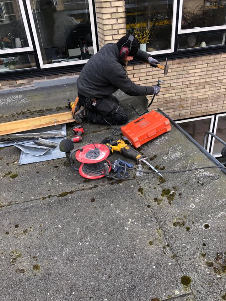 entreprise nedrivning af tag