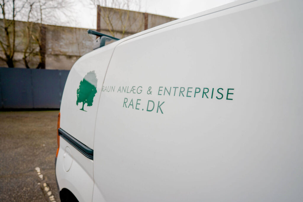 Raun anlæg & entreprise varevogn med logo