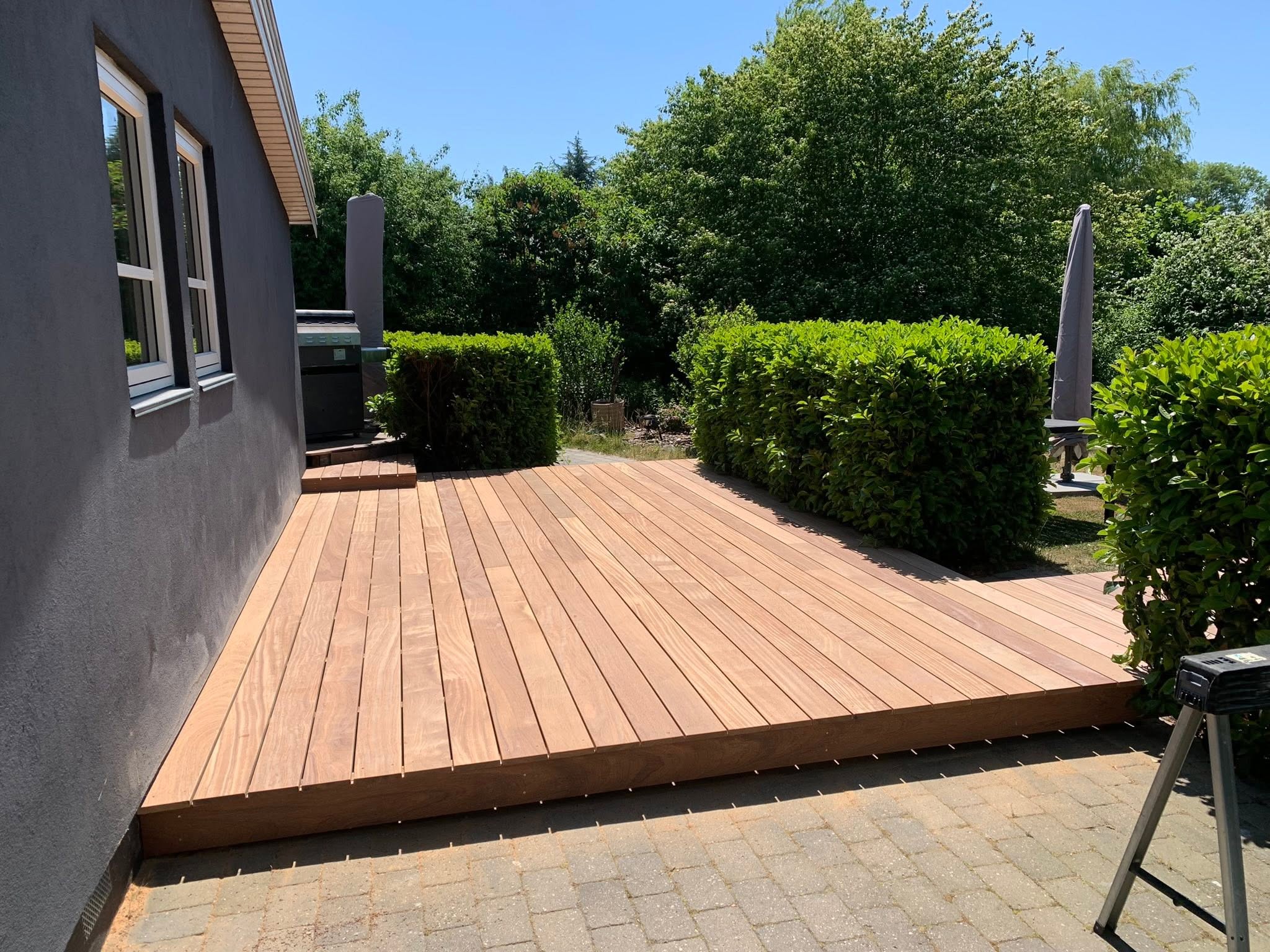Detalje af ny træterrasse udført af RAE