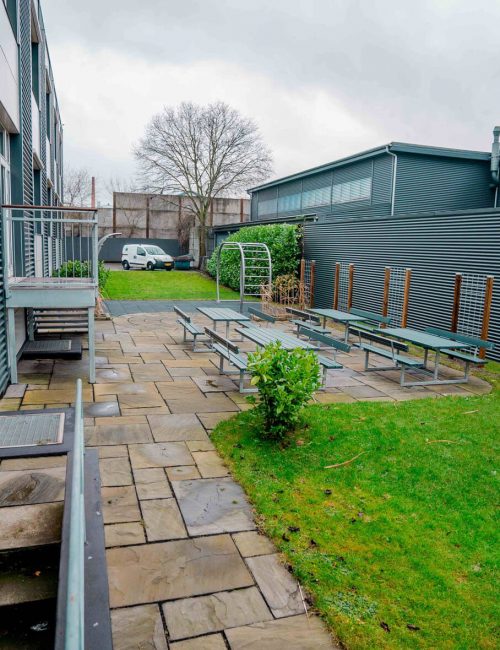 Raun Anlæg Billeder-27 Brolægger, anlægsgartner , terrasse af fliser med bænke